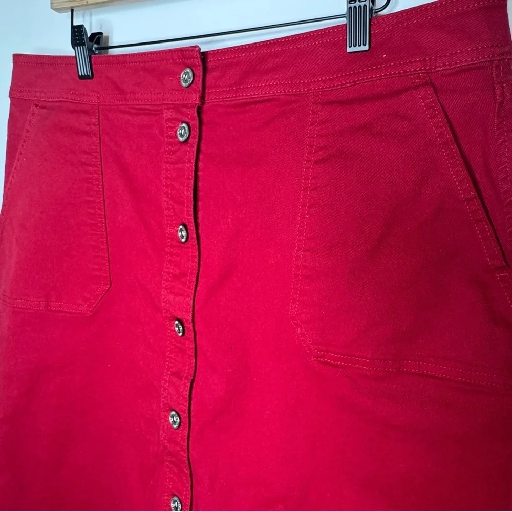 Red Button-Front Skirt - Picture 3 of 5